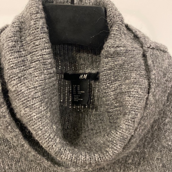 Great turtleneck - Picture 2 of 4